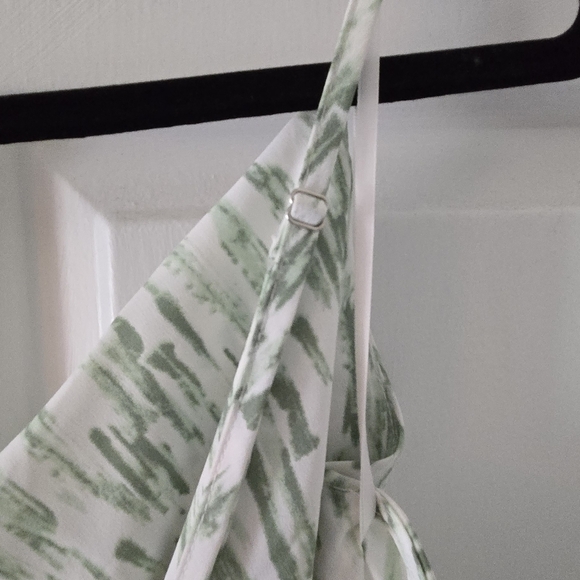 Gorgeous ruched strap asymmetrical dress, green and white, EUC - Picture 7 of 10